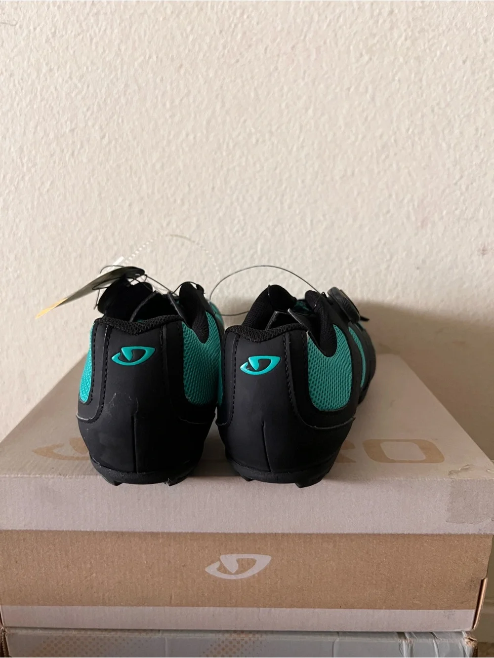 Giro Women's Cycling Shoes in Teal and Black with Boa-style Dial